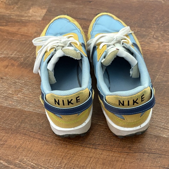 Nike Sneakers in Blue and Yellow - Picture 4 of 5